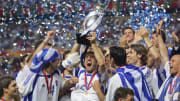 TOPSHOT-FBL-EURO2004-POR-GRE