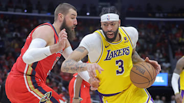 Anthony Davis quiere que sus Lakers obtengan un centro de nivel antes de los playoffs 2025