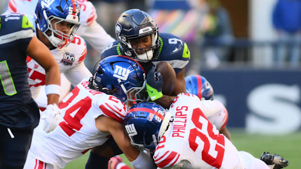 Seattle Seahawks running back Kenneth Walker III (9) carries the ball against the New York Giants