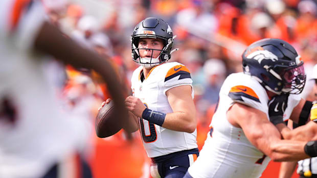 Denver Broncos quarterback Bo Nix (10) drops to pass the ball in the second quarter against the Pittsburgh Steelers\