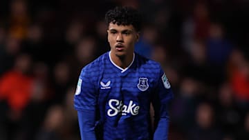 Adam Aznou spielt beim FC Everton noch keine Rolle