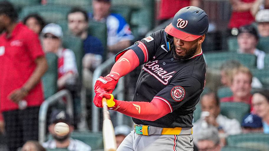 Luis García Jr. swings the bat. 