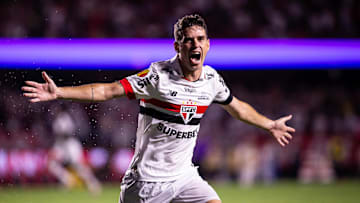 Oscar viveu grande momento pelo São Paulo contra o Corinthians
