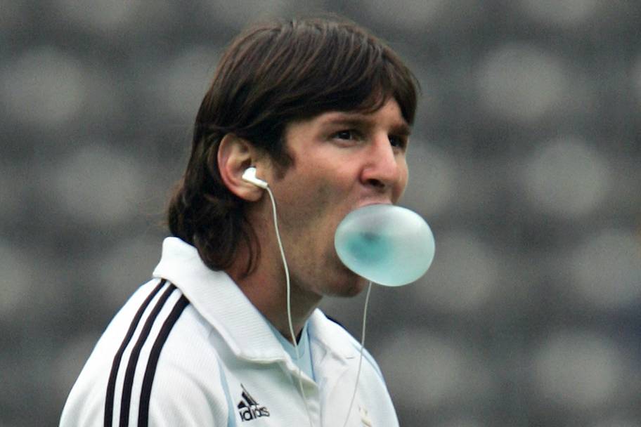 Messi blowing bubble gum