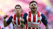 Alexis Vega marcó con Chivas su segundo gol de tiro libre en el Clausura 2022 para rescatar el empate frente a Querétaro.