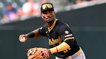 Phillies sign former Pirates top prospect Liover Peguero