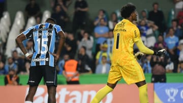 Hugo Souza defendeu uma das cobranças