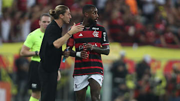 Ex-lateral, Filipe Luís estreou com vitória no primeiro jogo como técnico do Flamengo