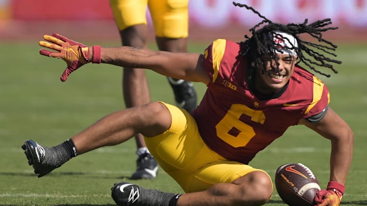 Oct 12, 2024; Los Angeles, California, USA;  USC Trojans wide receiver Makai Lemon (6) lost his helmet after a first down before he is stopped by Penn State Nittany Lions linebacker Kobe King (41) in the second half at United Airlines Field at the Los Angeles Memorial Coliseum. Mandatory Credit: Jayne Kamin-Oncea-Imagn Images