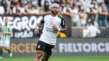 Memphis deve seguir entre os titulares do Corinthians