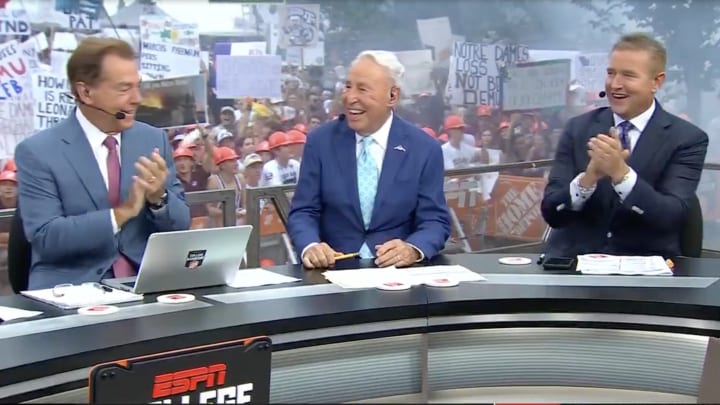 Nick Saban and Kirk Herbstreit clap for Lee Corso.