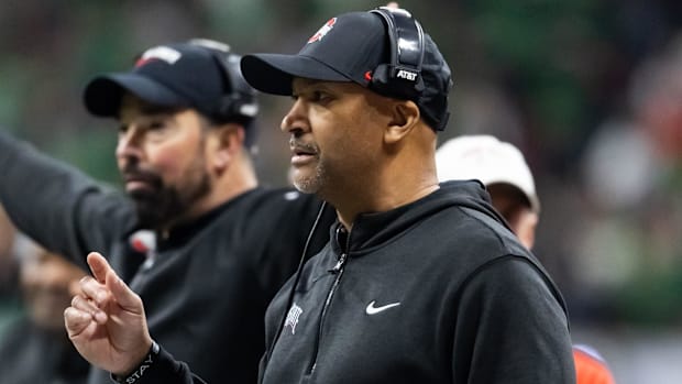 Ohio State Buckeyes secondary coach Tim Walton 