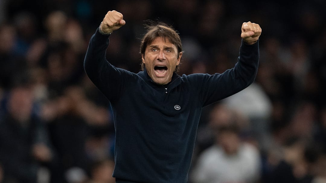 Antonio Conte célèbre le succès de Tottenham contre Everton.