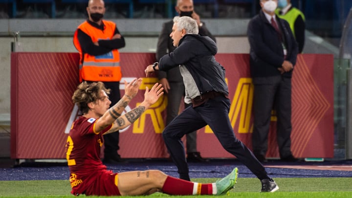 Mourinho se arriesga a una sanción tras desobedecer algunas normas Mourinho se arriesga a una sanción tras desobedecer algunas normas