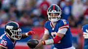 New York Giants quarterback Jaxson Dart (6) hands the ball off to New York Giants running back Devin Singletary (26) during a week 9 game between New York Giants and San Francisco 49ers at MetLife Stadium on Sunday, Nov. 2, 2025.