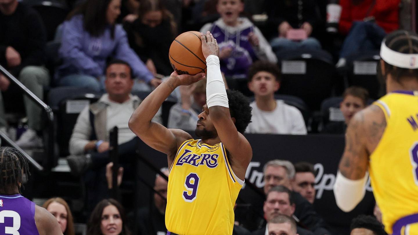 Bronny Jamesのショットは、Spurs-Lakersゲームでバイラルになります