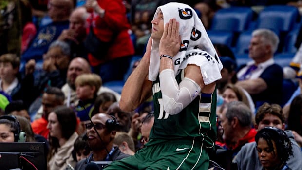 Brook Lopez (11)