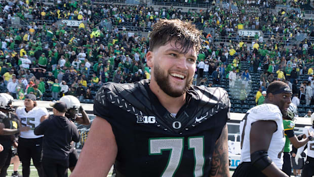 Alex Harkey celebrates at the end of the Oregon Spring game at Autzen in Eugene April 26, 2025