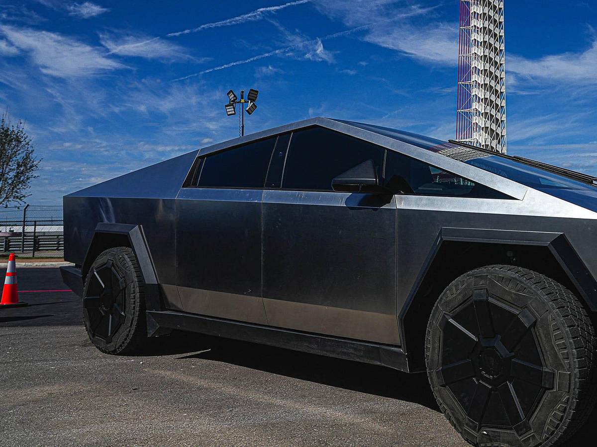 Eric Ebron Cybertruck photos: Former NFL TE gets custom Tesla with nod to  alma mater