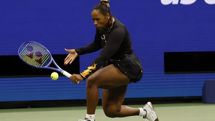 Taylor Townsend hits a backhand against Mirra Andreeva on Day 6 of the 2025 US Open 