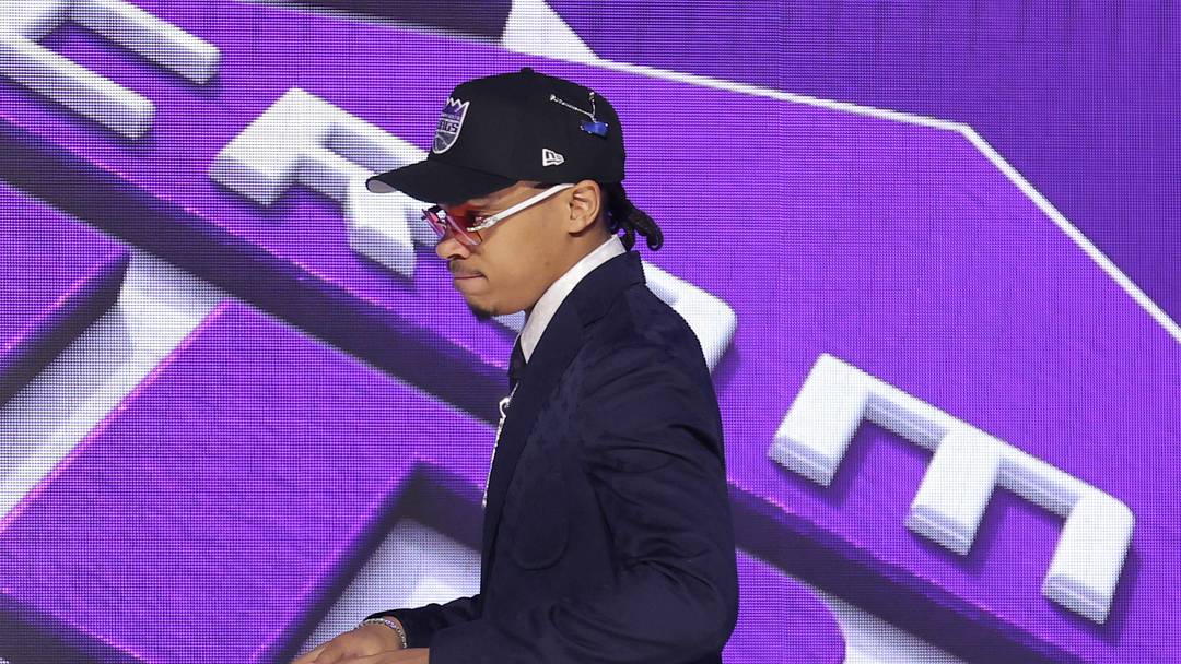 Jun 23, 2026; New York, NY, USA; The seventh pick in the 2026 NBA draft, Arkansas guard Darius Acuff Jr. after he was selected by the Sacramento Kings at Barclays Center. Jun 23, 2026; New York, NY, USA; The seventh pick in the 2026 NBA draft, Arkansas guard Darius Acuff Jr. after he was selected by the Sacramento Kings at Barclays Center.