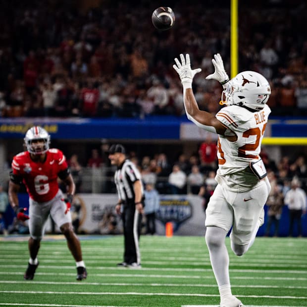 Jaydon Blue catching a pass