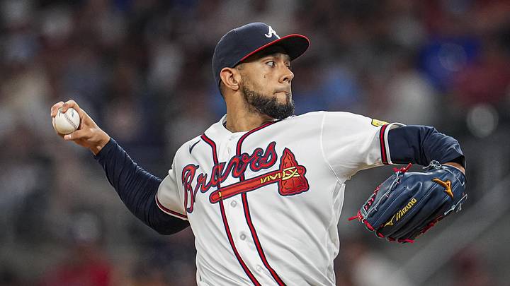 Jun 3, 2026; Cumberland, Georgia, USA; Atlanta Braves pitcher Robert Suarez (75) pitches against the Toronto Blue Jays during the eighth inning at Truist Park. Mandatory Credit: Dale Zanine-Imagn Images