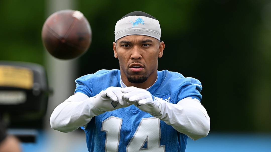 Jun 17, 2026; Detroit, MI, USA; Detroit Lions wide receiver Amon-Ra St. Brown (14) practices catching footballs off a machine during the Detroit Lions veteran’s minicamp at the Allen Park Training Facility. Mandatory Credit: Lon Horwedel-Imagn Images Jun 17, 2026; Detroit, MI, USA; Detroit Lions wide receiver Amon-Ra St. Brown (14) practices catching footballs off a machine during the Detroit Lions veteran’s minicamp at the Allen Park Training Facility. Mandatory Credit: Lon Horwedel-Imagn Images