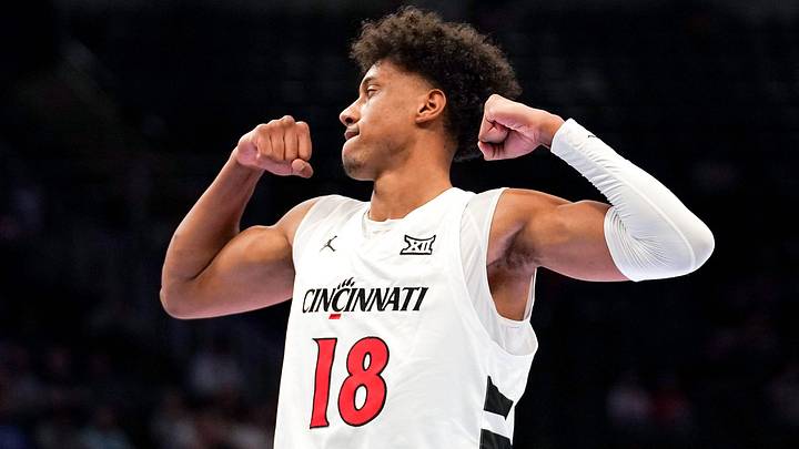 Cincinnati Bearcats forward Baba Miller
