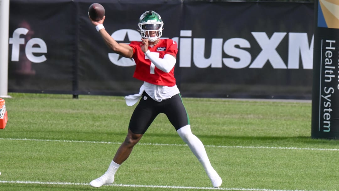 Jul 23, 2025; Florham Park, NY, USA; New York Jets quarterback Justin Fields (7) participates in a drill during training camp at Atlantic Health Jets Training Center. Mandatory Credit: John Jones-Imagn Images