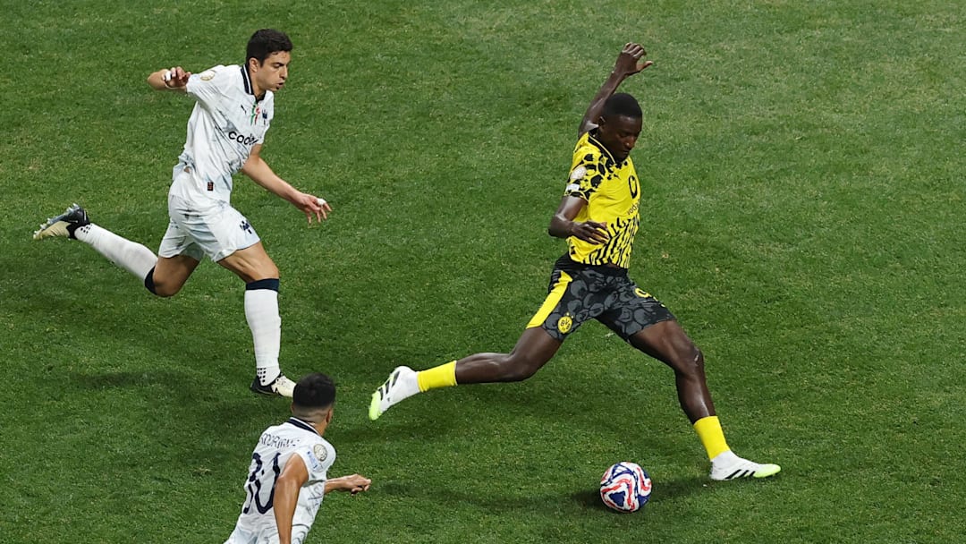 [Subscription Customers Only] Jul 1, 2025; Atlanta, Georgia, USA; Borussia Dortmund forward Serhou Guirassy (9) scores their first goal  during a round of 16 match of the 2025 FIFA Club World Cup at Mercedes-Benz Stadium. Mandatory Credit: Amanda Perobelli-Reuters via Imagn Images
