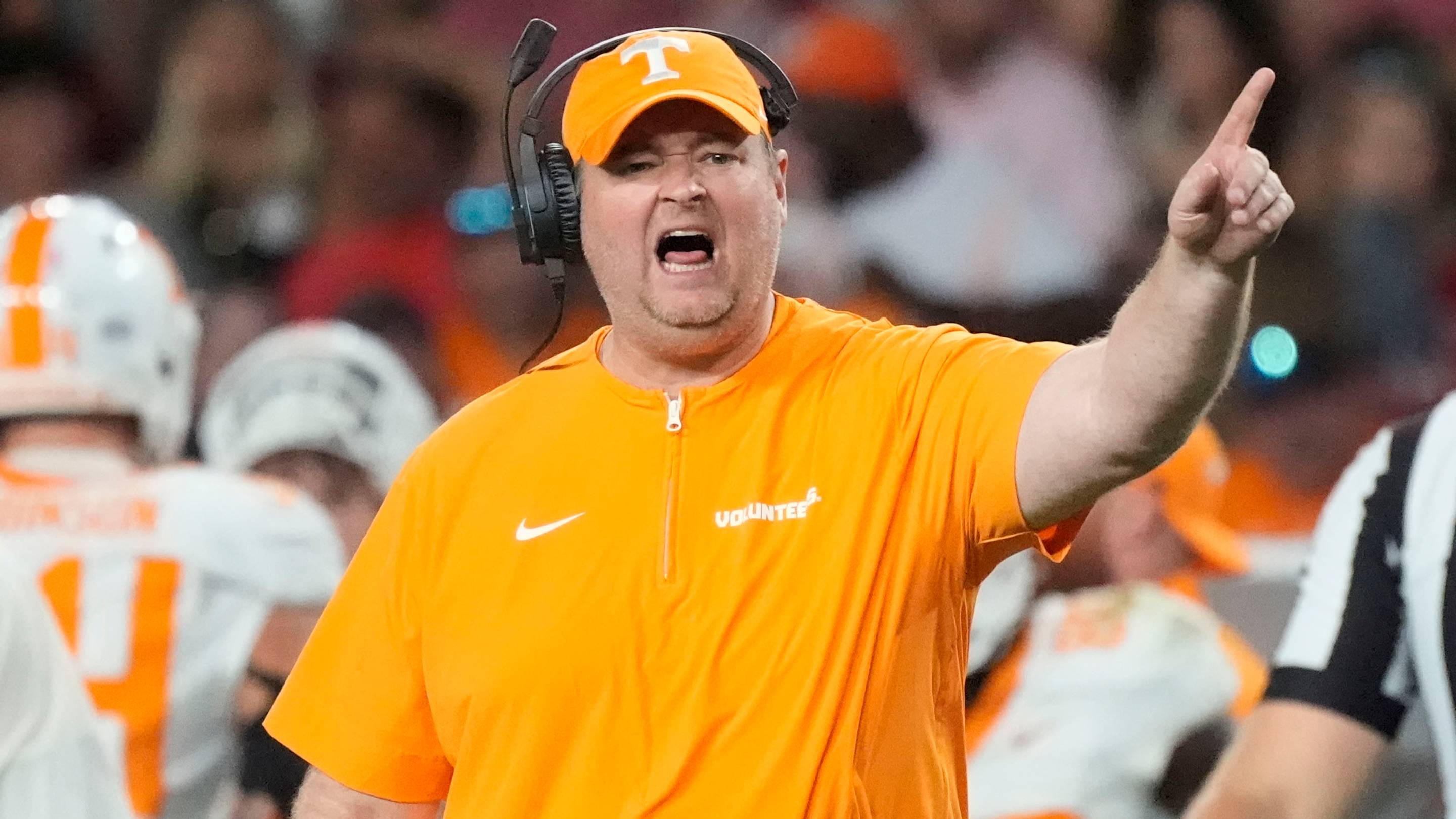 Alabama Insider Theodore Fernandez Previews Tennessee Showdown, Predicts Crimson Tide Victory