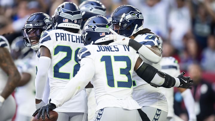 Dec 8, 2024; Glendale, Arizona, USA; Seattle Seahawks linebacker Ernest Jones IV (13) against the Arizona Cardinals at State Farm Stadium. Dec 8, 2024; Glendale, Arizona, USA; Seattle Seahawks linebacker Ernest Jones IV (13) against the Arizona Cardinals at State Farm Stadium.