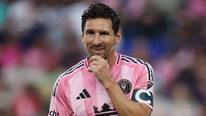 Une folle rumeur envoie Lionel Messi du côté de Côme en Serie A. Une folle rumeur envoie Lionel Messi du côté de Côme en Serie A.