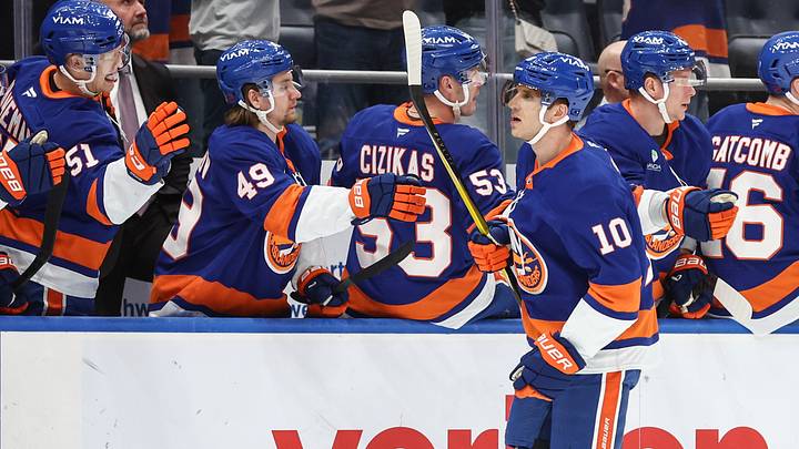 Apr 9, 2026; Elmont, New York, USA; New York Islanders center Brayden Schenn (10) celebrates with teammates after scoring a goal in the first period against the Toronto Maple Leafs at UBS Arena. Mandatory Credit: Wendell Cruz-Imagn Images Apr 9, 2026; Elmont, New York, USA; New York Islanders center Brayden Schenn (10) celebrates with teammates after scoring a goal in the first period against the Toronto Maple Leafs at UBS Arena. Mandatory Credit: Wendell Cruz-Imagn Images