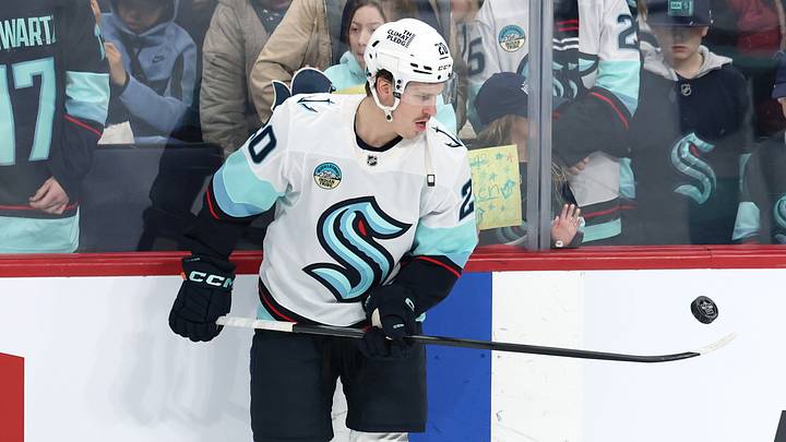 Apr 6, 2026; Winnipeg, Manitoba, CAN; Seattle Kraken right wing Eeli Tolvanen (20) puck juggles before a game against the Winnipeg Jets at Canada Life Centre. Mandatory Credit: James Carey Lauder-Imagn Images
