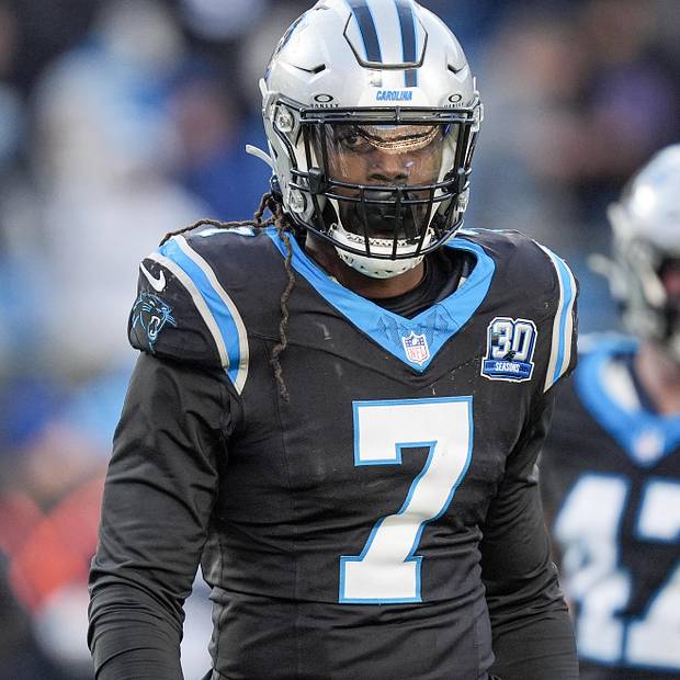 Carolina Panthers linebacker Jadeveon Clowney during the second half against the Arizona Cardinals