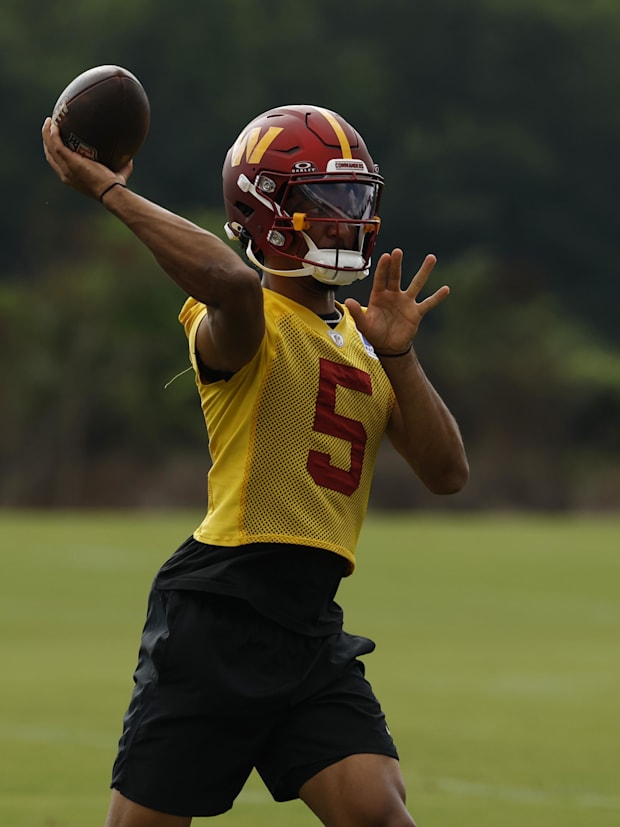 Washington Commanders quarterback Jayden Daniels (5).