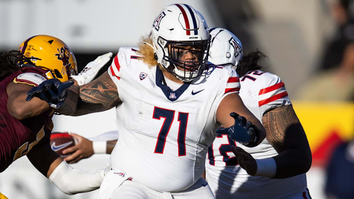 Nov 25, 2023; Tempe, Arizona, USA; Arizona Wildcats offensive lineman Jonah Savaiinaea (71) against the Arizona State Sun Devils during the Territorial Cup at Mountain America Stadium.