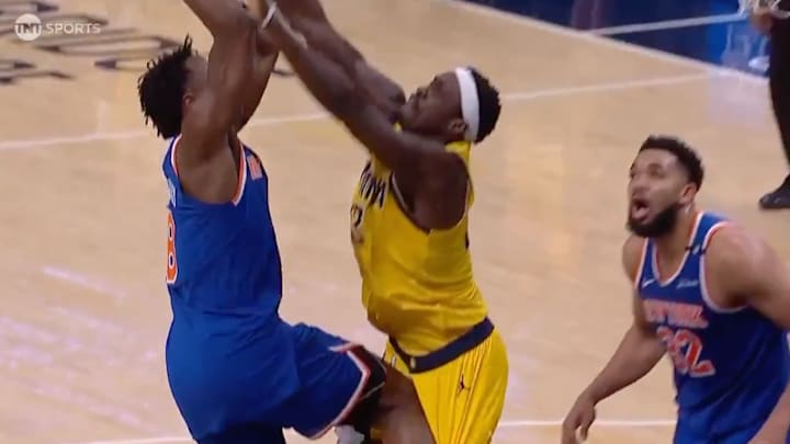 OG Anunoby leads with his knee and Pascal Siakam gets the worst of it.