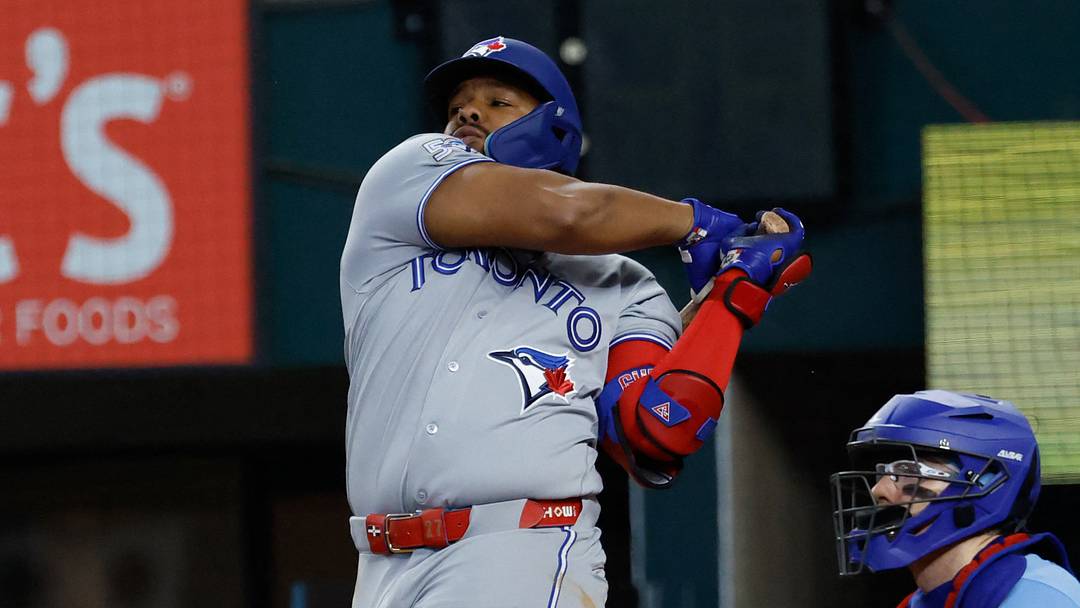 Toronto Blue Jays first baseman Vladimir Guerrero Jr. (27) bats. Credit: Chris Jones-Imagn Images Toronto Blue Jays first baseman Vladimir Guerrero Jr. (27) bats. Credit: Chris Jones-Imagn Images