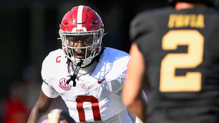 Alabama Crimson Tide linebacker Deontae Lawson (0)