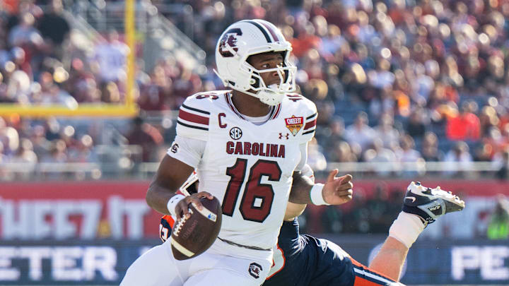 Dec 31, 2024; Orlando, FL, USA; South Carolina Gamecocks quarterback LaNorris Sellers (16) runs the ball against Illinois Fighting Illini linebacker Joe Barna (43) in the first quarter at Camping World Stadium. Dec 31, 2024; Orlando, FL, USA; South Carolina Gamecocks quarterback LaNorris Sellers (16) runs the ball against Illinois Fighting Illini linebacker Joe Barna (43) in the first quarter at Camping World Stadium.