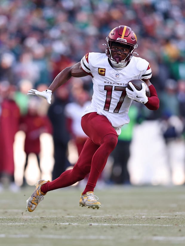Washington Commanders wide receiver Terry McLaurin (17).