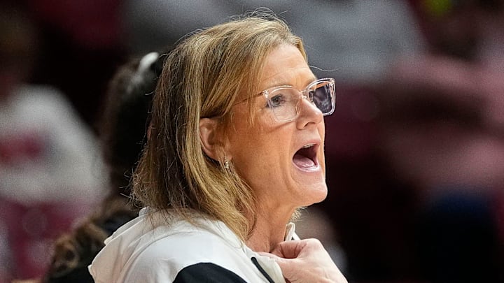 Jan 5, 2025; Tuscaloosa, AL, USA; New Wisconsin Badgers head coach Robin Pingeton yells instructions to her players while coaching for Missouri. Jan 5, 2025; Tuscaloosa, AL, USA; New Wisconsin Badgers head coach Robin Pingeton yells instructions to her players while coaching for Missouri.