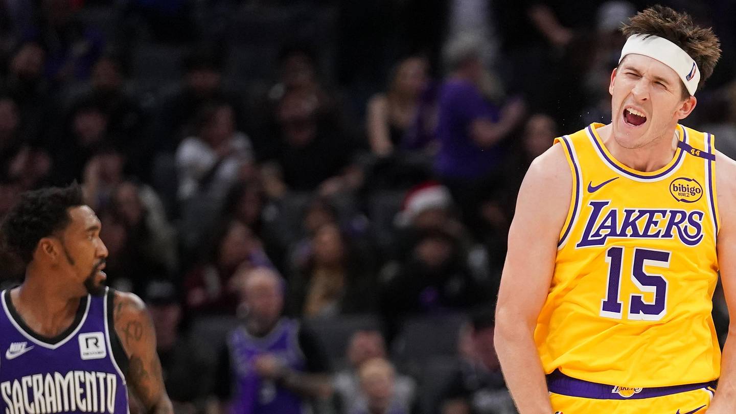 NBA貿易のアイデアは、キングスの新星をオースティンリーブスのためにレイカーズに送ります