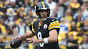 Pittsburgh Steelers quarterback Aaron Rodgers is a solid prop target in Week 10.