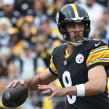 Pittsburgh Steelers quarterback Aaron Rodgers is a solid prop target in Week 10.