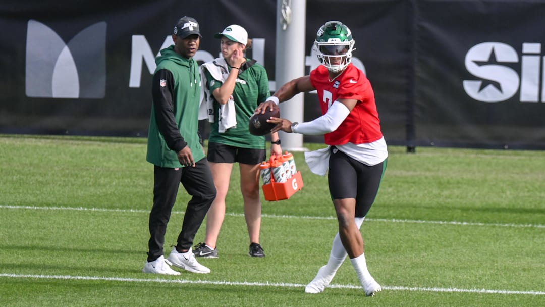 Jul 23, 2025; Florham Park, NY, USA; New York Jets quarterback Justin Fields (7) participates in a drill during training camp at Atlantic Health Jets Training Center. Mandatory Credit: John Jones-Imagn Images Jul 23, 2025; Florham Park, NY, USA; New York Jets quarterback Justin Fields (7) participates in a drill during training camp at Atlantic Health Jets Training Center. Mandatory Credit: John Jones-Imagn Images