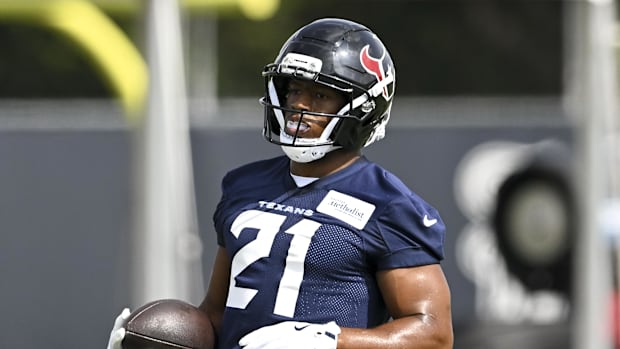 Houston Texans running back Nick Chubb (21) participates in a drill during an NFL football minicamp at NRG Stadium. 